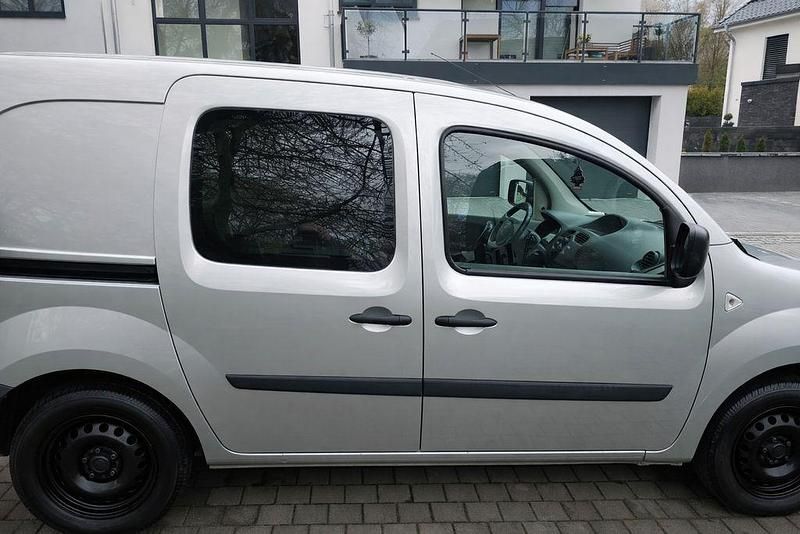 Gebraucht Renault Kangoo 68 PS (50 kW) 2010 Silber Van / Kleinbus