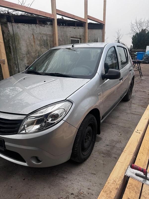 Silber Gebraucht 2009 Dacia Sandero Kleinwagen | 1.250 € (Guter Preis) - Bild 1/4
