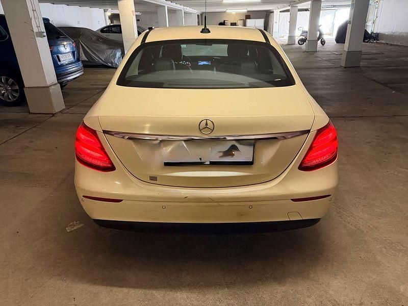 Gebraucht Mercedes E200 150 PS (110 kW) 2018 Schwarz Limousine