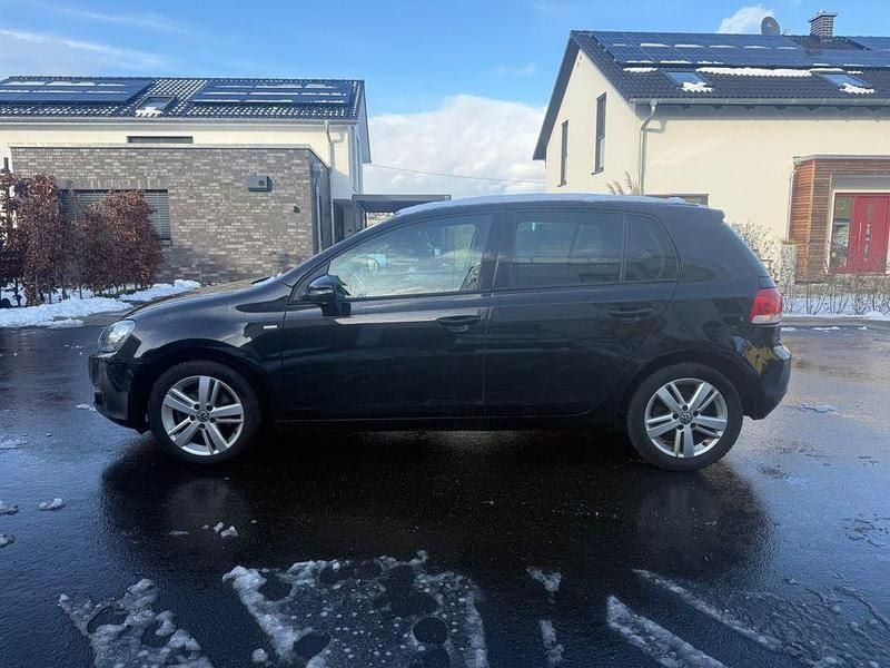 Gebraucht VW Golf VII Match 105 PS (77 kW) 2012 Schwarz Limousine