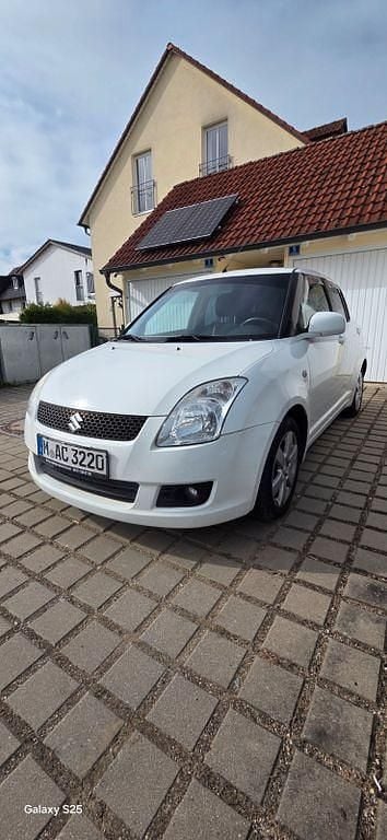 Weiß Gebraucht 2009 Suzuki Swift Comfort Limousine | 3.400 € (Superpreis) - Bild 1/4