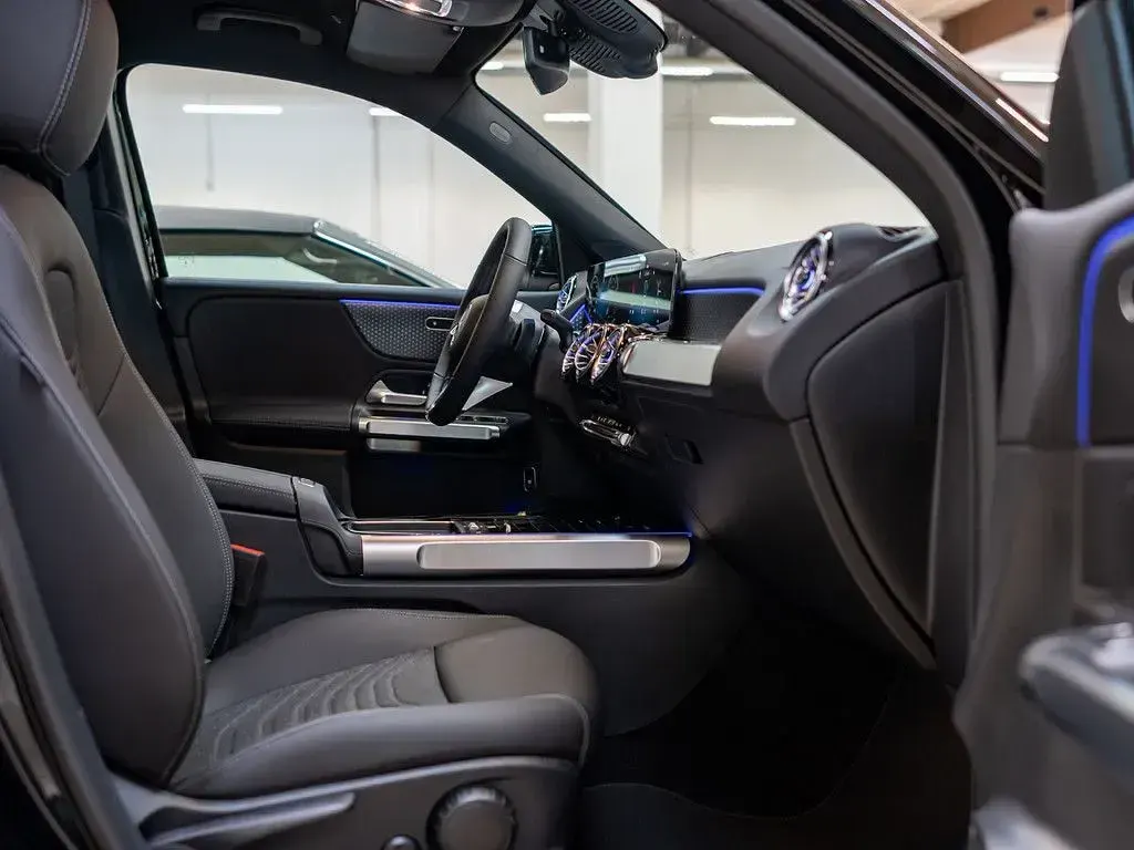 Gebraucht Mercedes GLB200 Advanced Plus 163 PS (119 kW) 2026 Schwarz / nachtschwarz SUV