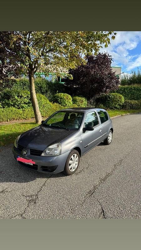 Blau Gebraucht 2006 Renault Clio II Campus Limousine | 1.900 € (Fairer Preis) - Bild 1/4