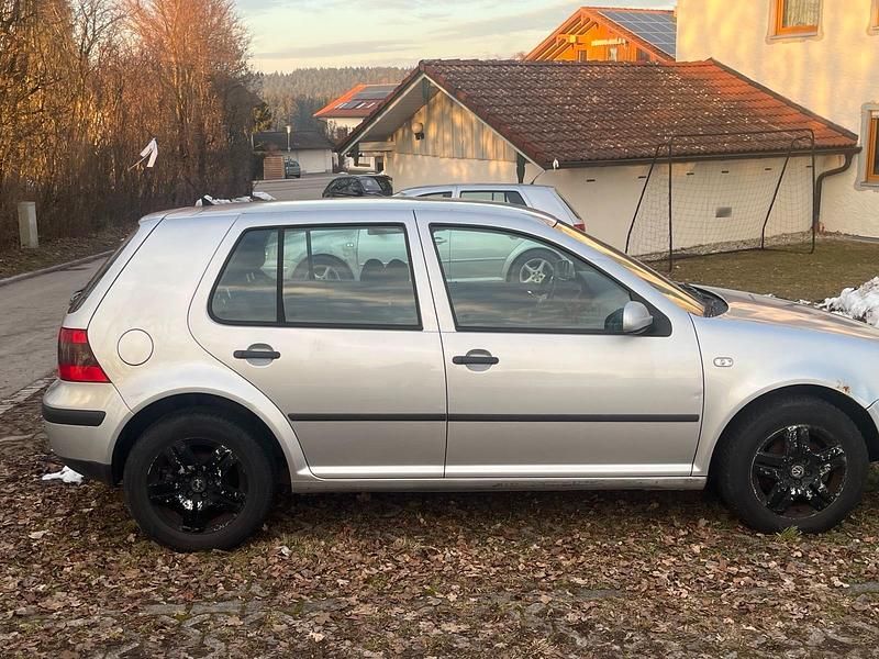 Gebraucht VW Golf IV 105 PS (77 kW) 2001 Silber Kleinwagen