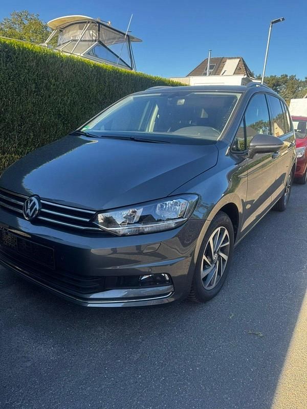Grau Gebraucht 2018 VW Touran Sound Van / Kleinbus | 16.900 € - Bild 1/4
