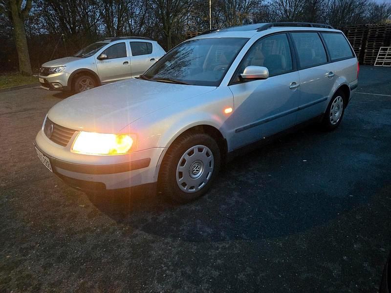 Grau Gebraucht 1998 VW Passat Kombi | 1.290 € (Etwas zu teuer) - Bild 1/4