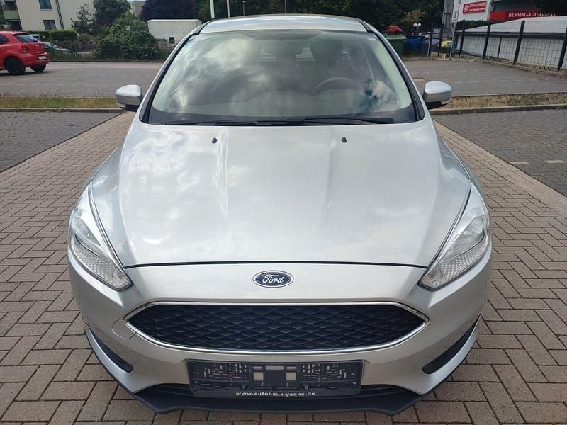 Silber Gebraucht 2017 Ford Focus Cool & Connect Kombi | 5.990 € (Superpreis) - Bild 1/4