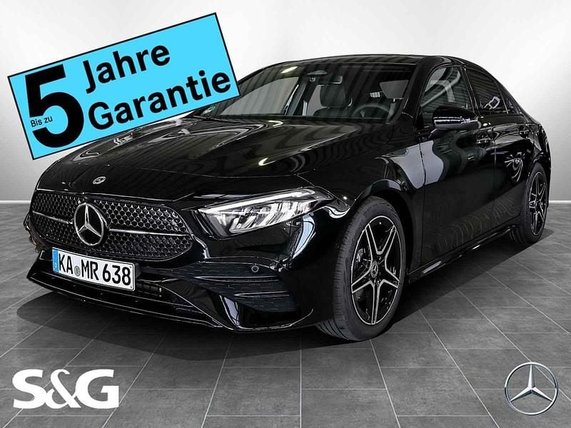 Metalliclack kosmosschwarz Gebraucht 2025 Mercedes A200 AMG Limousine | 38.289 € (Teuer) - Bild 1/4