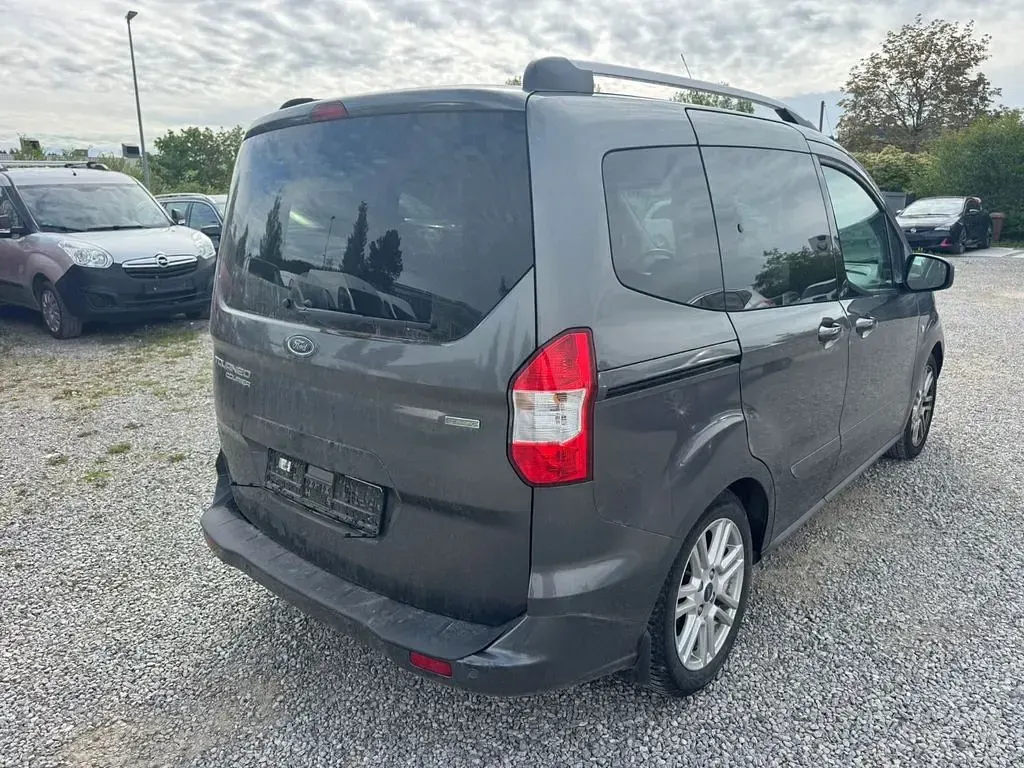 Gebraucht Ford Tourneo Courier Titanium 101 PS (74 kW) 2016 Van / Kleinbus
