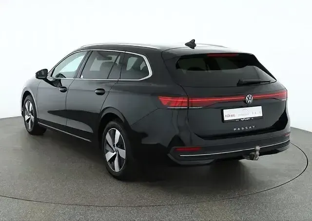 Gebraucht VW Passat 150 PS (110 kW) 2024 Schwarz Kombi