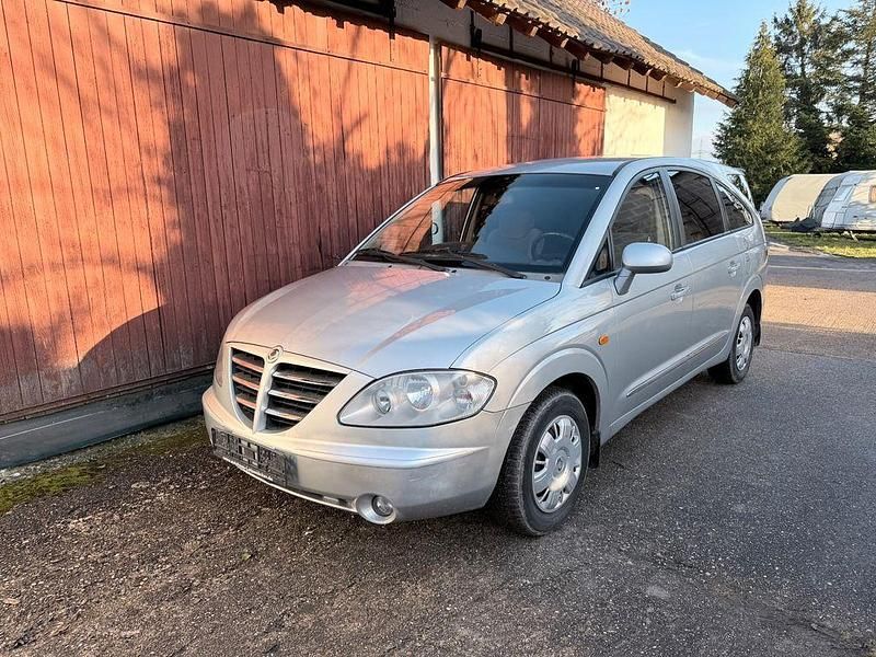 Gebraucht Ssangyong (KGM) Rodius 163 PS (119 kW) 2006 Silber Van / Kleinbus