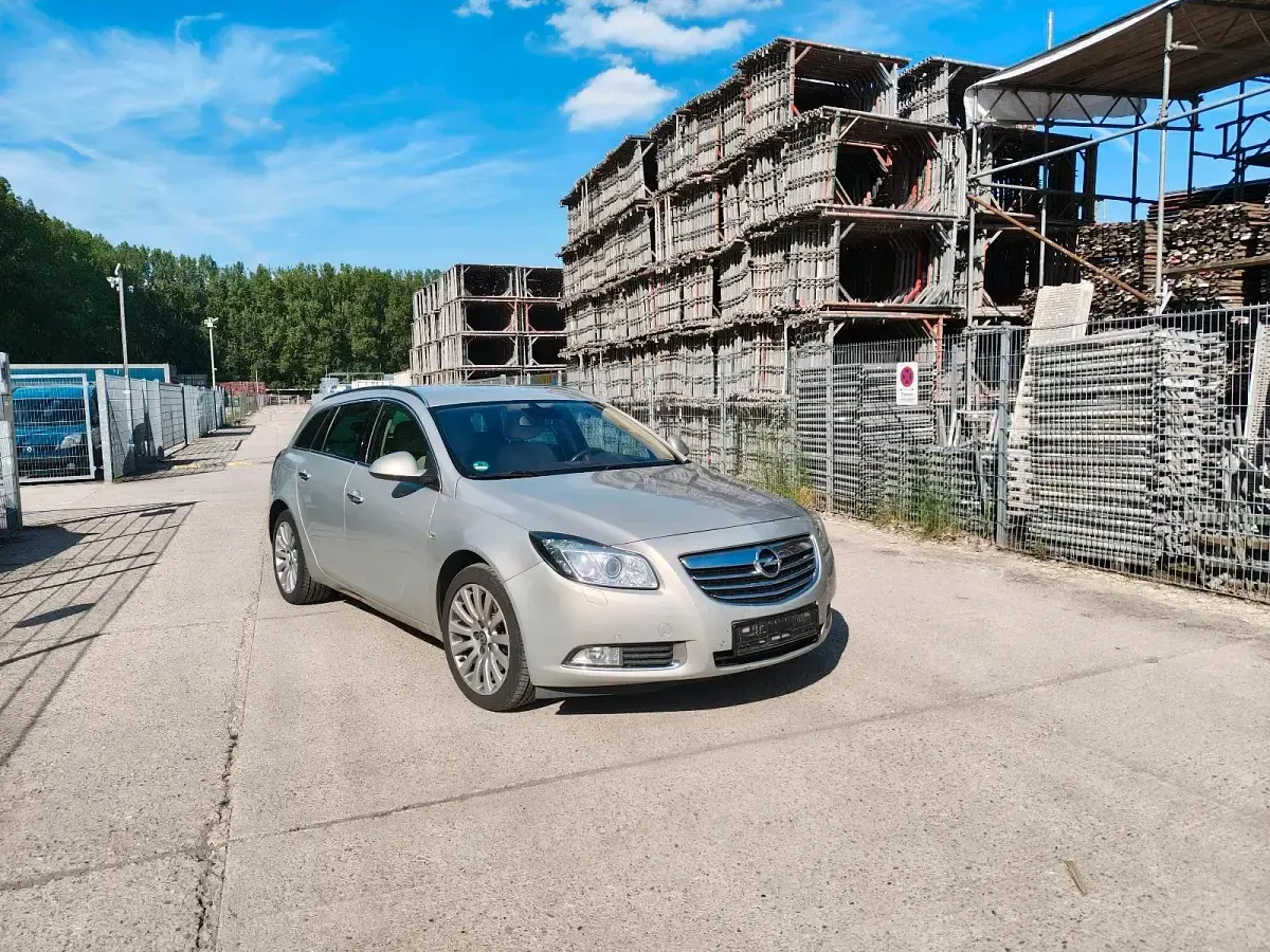 Gebraucht Opel Insignia 194 PS (142 kW) 2012 Kombi