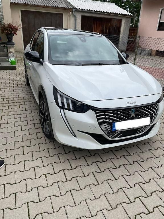 Weiß Gebraucht 2021 Peugeot e-208 GT Kleinwagen | 15.500 € (Guter Preis) - Bild 1/4