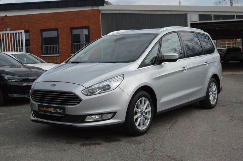 Silber Gebraucht 2018 Ford Galaxy Titanium Van / Kleinbus | 14.900 € (Superpreis) - Bild 1/4