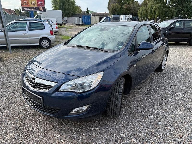 Blau Gebraucht 2012 Opel Astra Design Edition Limousine | 3.500 € (Fairer Preis) - Bild 1/4