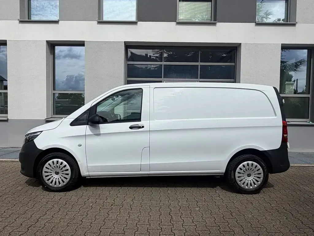 Gebraucht Mercedes Vito 163 PS (119 kW) 2023 Weiß Van
