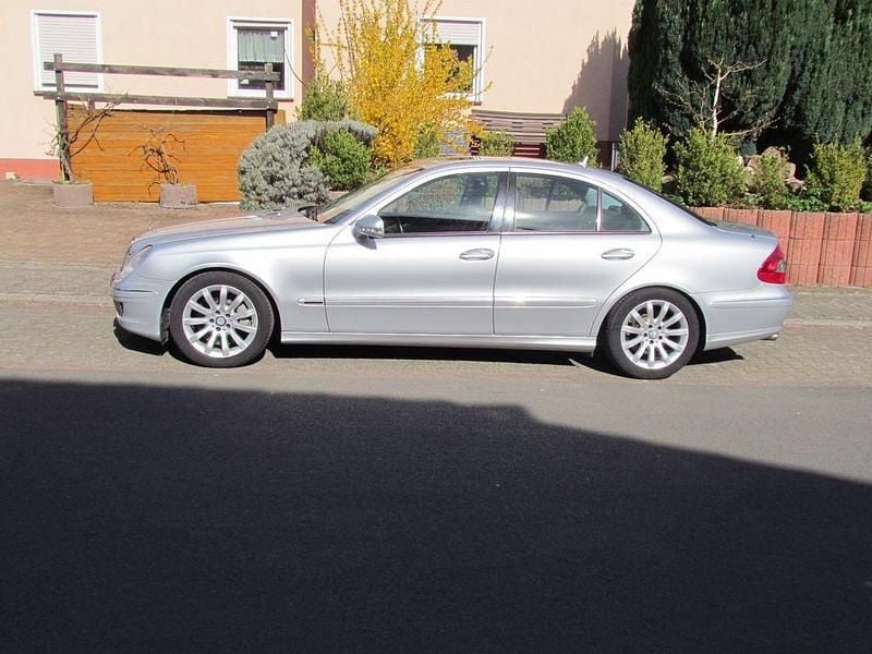 Gebraucht Mercedes E420 Elegance 314 PS (230 kW) 2008 Silber Limousine