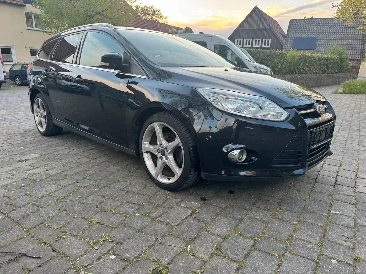 Usado Ford Focus 150 HP (110 kW) 2012 Preto Carrinha