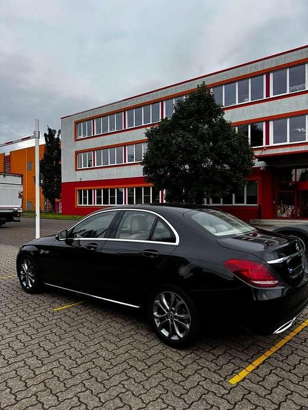 Schwarz Gebraucht 2018 Mercedes C180 Limousine | 20.500 € (Etwas zu teuer) - Bild 1/4