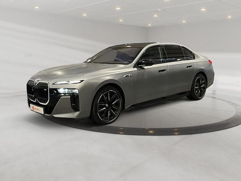 Gebraucht BMW M760e Sport Line 381 PS (280 kW) 2025 Grau Limousine