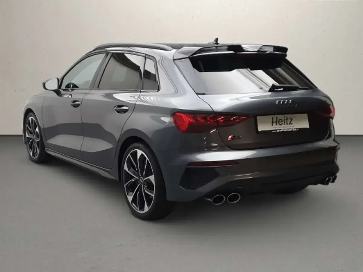Gebraucht Audi S3 Sportback Business 310 PS (228 kW) 2022 Daytonagrau perleffekt Kleinwagen