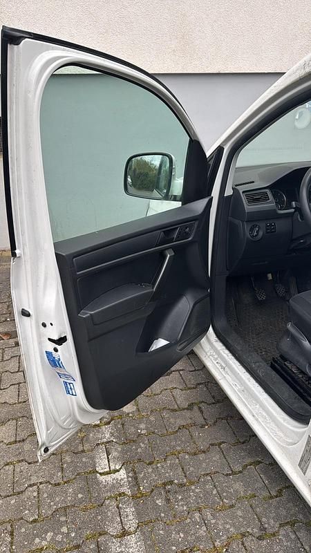 Second-hand VW Caddy 101 CP (74 kW) 2016 Alb Monovolum