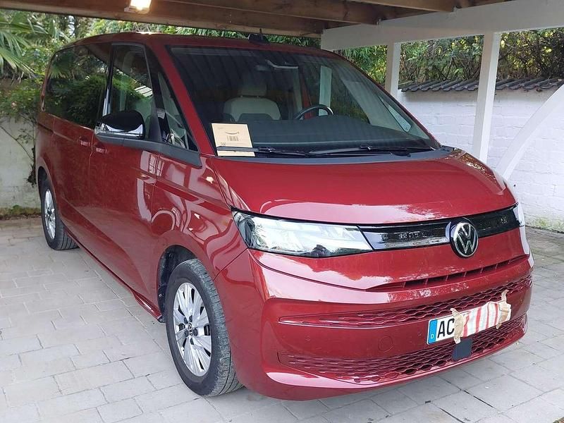 Gebraucht VW Multivan 204 PS (150 kW) 2024 Rot Van