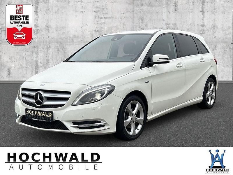 Weiß Gebraucht 2012 Mercedes B180 Avantgarde Van / Kleinbus | 9.990 € (Teuer) - Bild 1/4