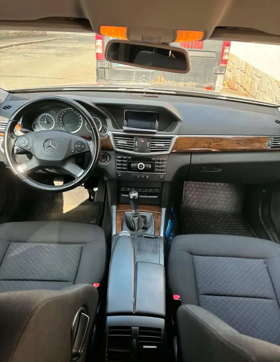 Gebraucht Mercedes E250 204 PS (150 kW) 2010 Grau Kombi