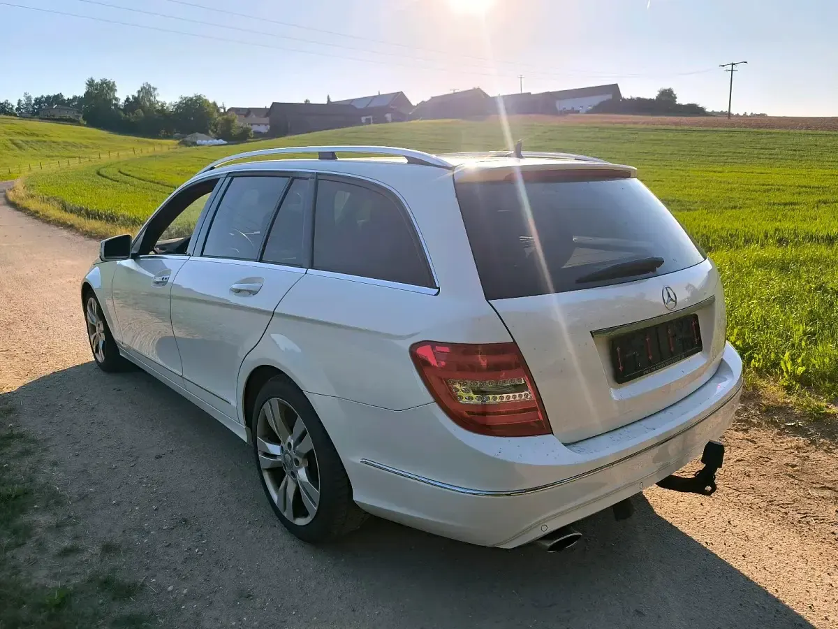 Gebraucht Mercedes C250 204 PS (150 kW) 2013 Weiß Kombi