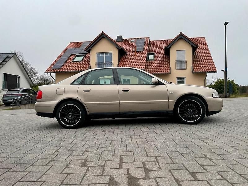 Gebraucht Audi A4 193 PS (141 kW) 2000 Gold Limousine