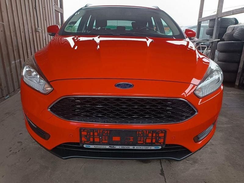 Rot Gebraucht 2015 Ford Focus Business Edition Limousine | 4.699 € (Fairer Preis) - Bild 1/4