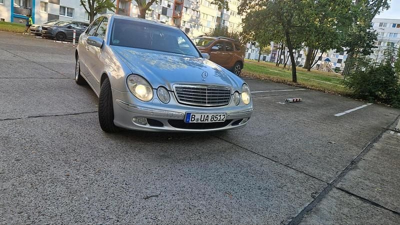 Silber Gebraucht 2003 Mercedes E270 Limousine | 1.900 € (Superpreis) - Bild 1/4