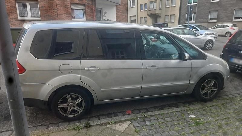Second-hand Ford Galaxy 2008 Argintiu Monovolum