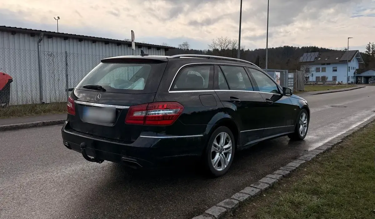Gebraucht Mercedes E200 Avantgarde 184 PS (135 kW) 2012 Schwarz Kombi