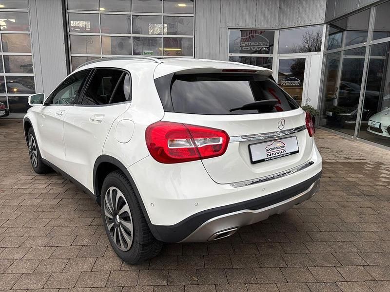 Gebraucht Mercedes GLA200 156 PS (114 kW) 2019 Weiß SUV