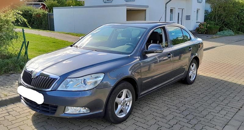 Grau Gebraucht 2009 Skoda Octavia Limousine | 4.450 € (Guter Preis) - Bild 1/4