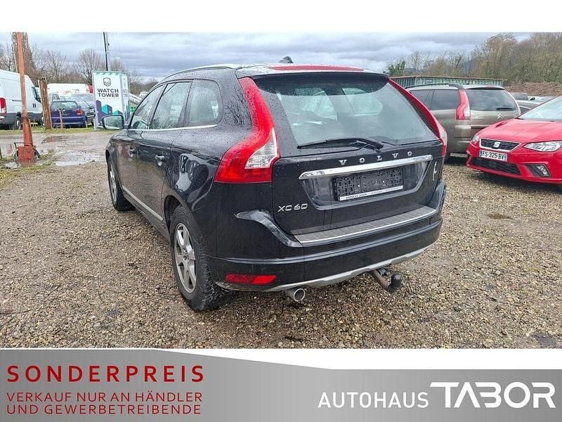 Gebraucht Volvo XC60 Summum 150 PS (110 kW) 2016 Onyx black SUV