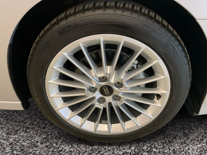 Gebraucht Audi A3 Advanced Plus 150 PS (110 kW) 2024 Silber Limousine