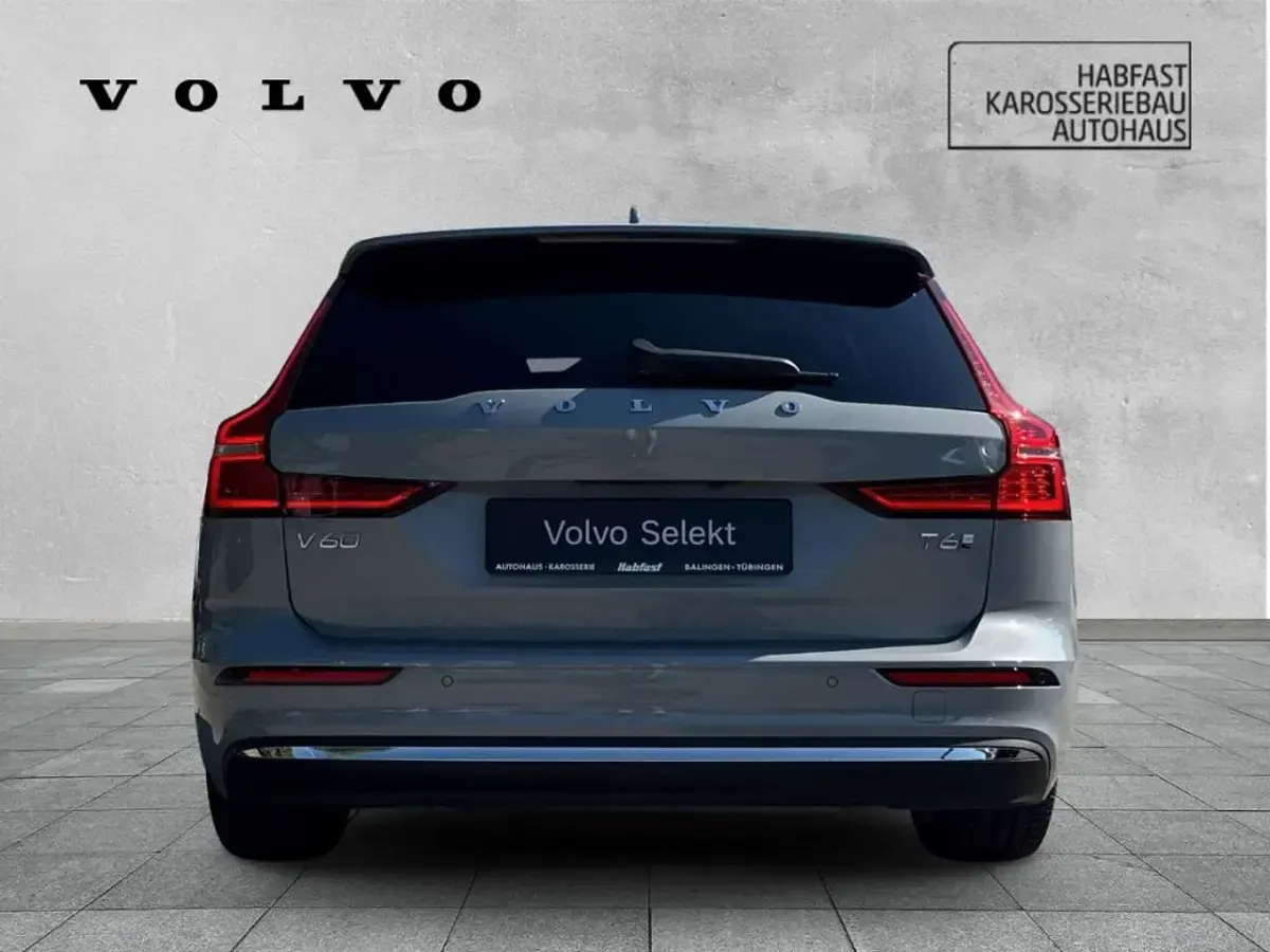 Gebraucht Volvo V60 Core 349 PS (256 kW) 2024 Vapour grey / metallic Kombi
