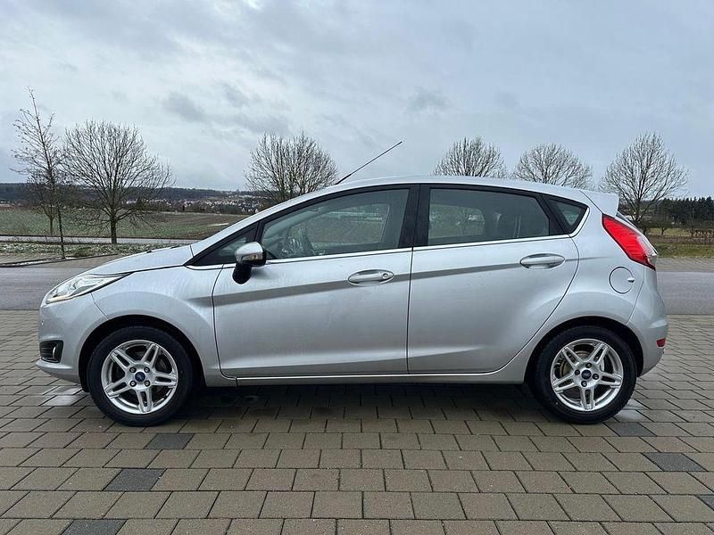 Gebraucht Ford Fiesta Titanium 101 PS (74 kW) 2014 Silber Kleinwagen