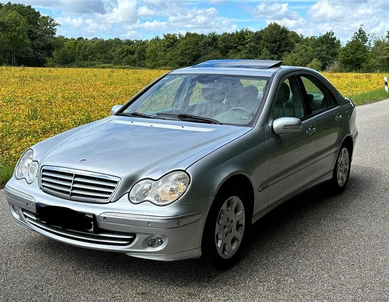 Grau Gebraucht 2006 Mercedes C220 Elegance Limousine | 2.950 € (Fairer Preis) - Bild 1/4