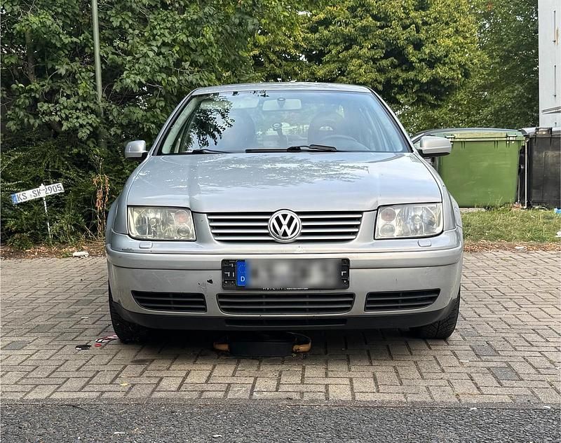 Grau Gebraucht 2000 VW Bora Limousine | 2.000 € (Fairer Preis) - Bild 1/4