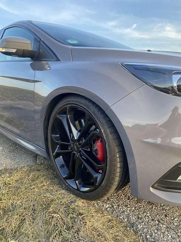 Gebraucht Ford Focus ST 185 PS (136 kW) 2017 Grau Limousine