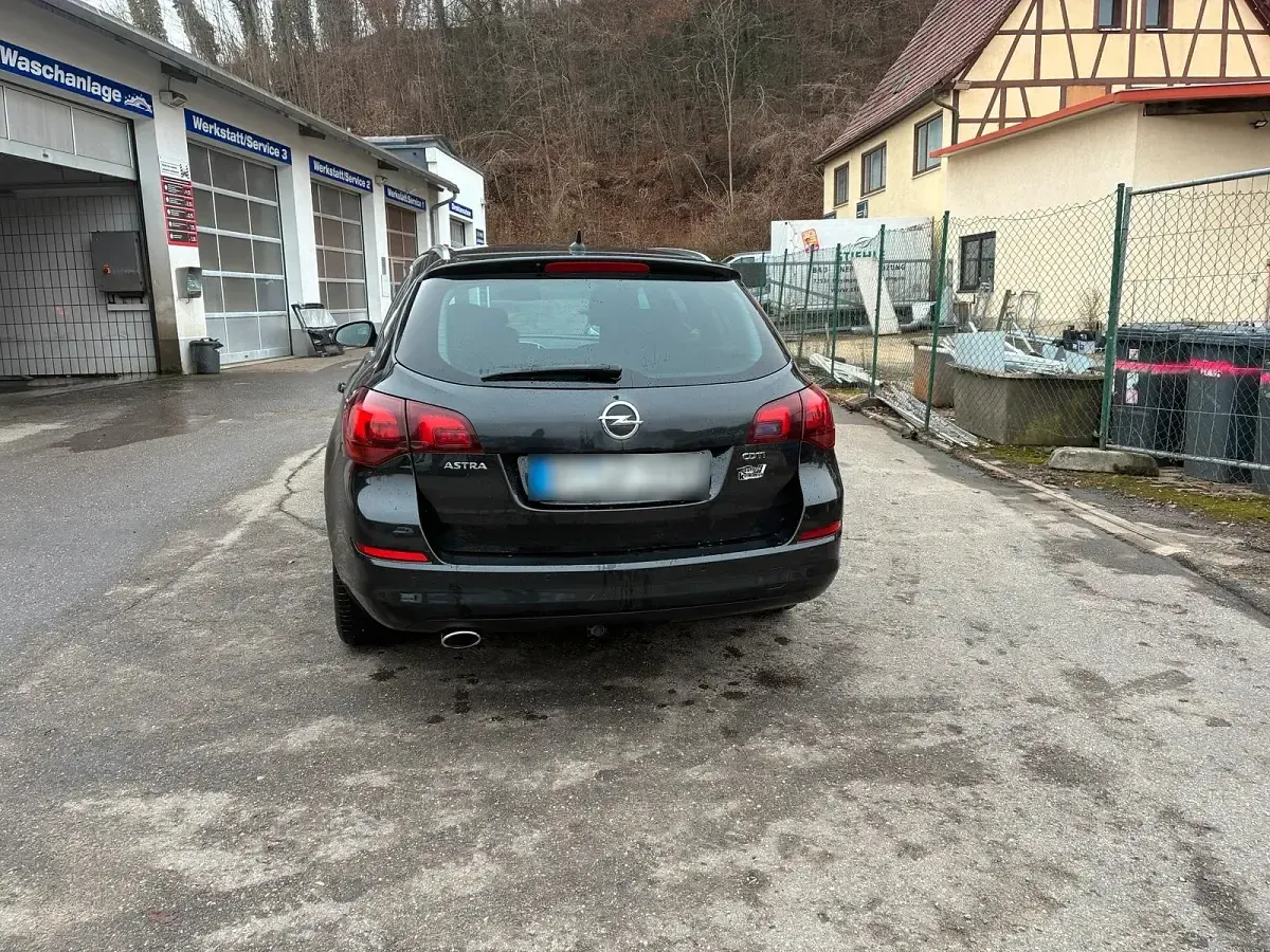 Gebraucht Opel Astra 165 PS (121 kW) 2012 Schwarz Kombi