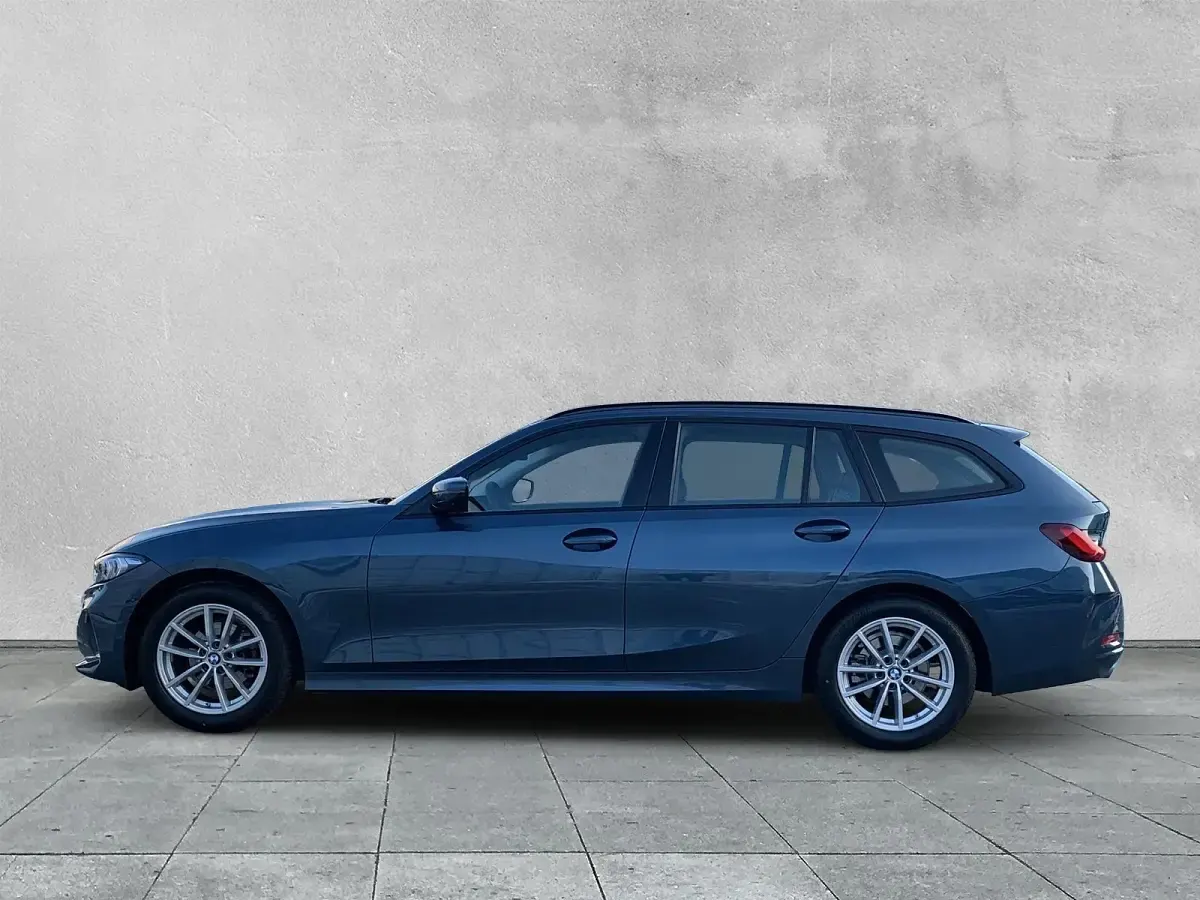 Gebraucht BMW 318 Sport Line 156 PS (114 kW) 2024 Blau Kombi