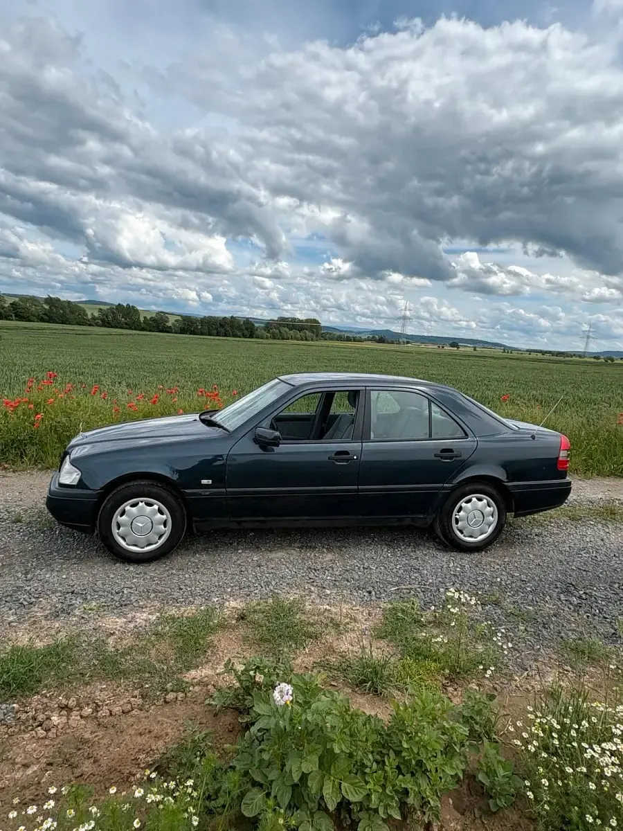 Gebraucht Mercedes C180 122 PS (89 kW) 1997 Grau Limousine