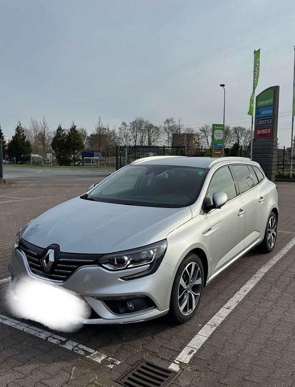 Silber Gebraucht 2017 Renault Mégane IV Bose Edition Limousine | 12.500 € (Teuer) - Bild 1/4