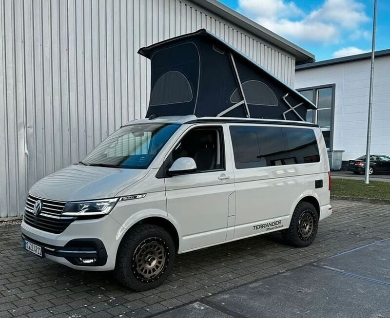 Grau Gebraucht 2023 VW T6.1 California Van | 84.500 € - Bild 1/4
