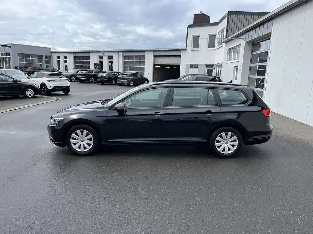 Gebraucht VW Passat Conceptline 150 PS (110 kW) 2022 Schwarz Kombi